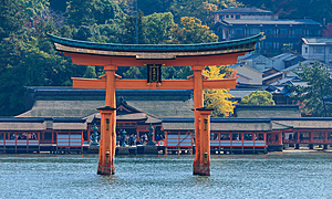 厳島神社の魅力とは？～千年の時を超える水上の神殿～
