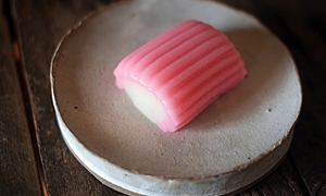 「すあま」は東日本でしか食べられない？独特な和菓子の魅力とは