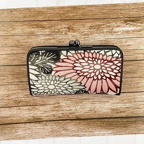 Square eddea07f 5f87 4418 895e 8a6424de7f44